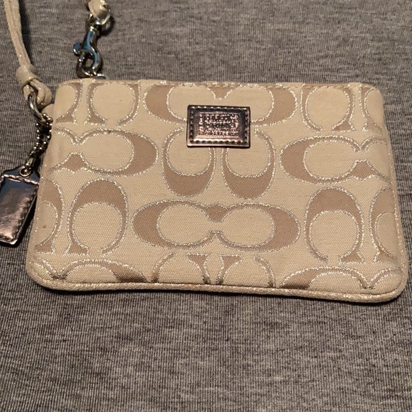 Coach x Poppy Wristlet - Picture 2 of 12